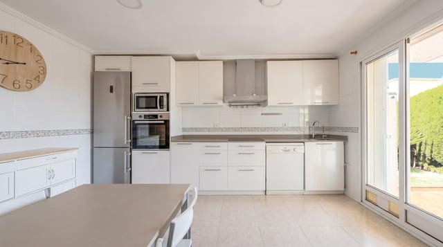 3 slaapkamer Villa te koop in La Pobla de Vallbona met zwembad garage - € 465.000 (Ref: 9965359)
