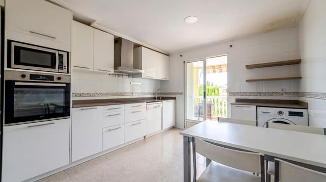 3 slaapkamer Villa te koop in La Pobla de Vallbona met zwembad garage - € 465.000 (Ref: 9965359)