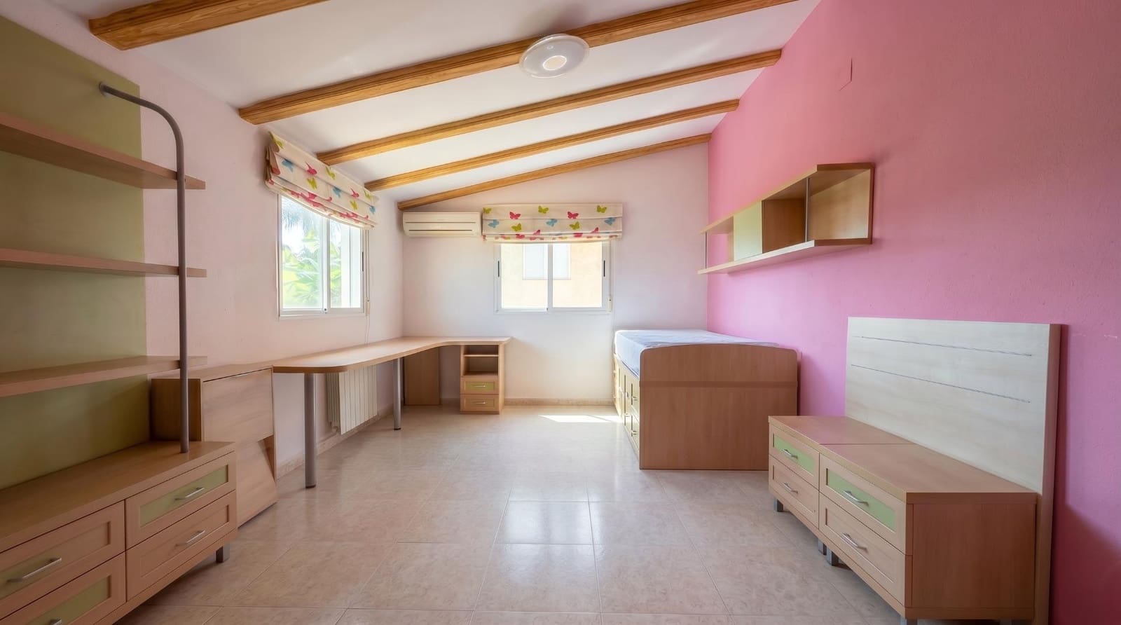 3 soveværelse Villa til salg i La Pobla de Vallbona med swimmingpool garage - € 465.000 (Ref: 9965359)