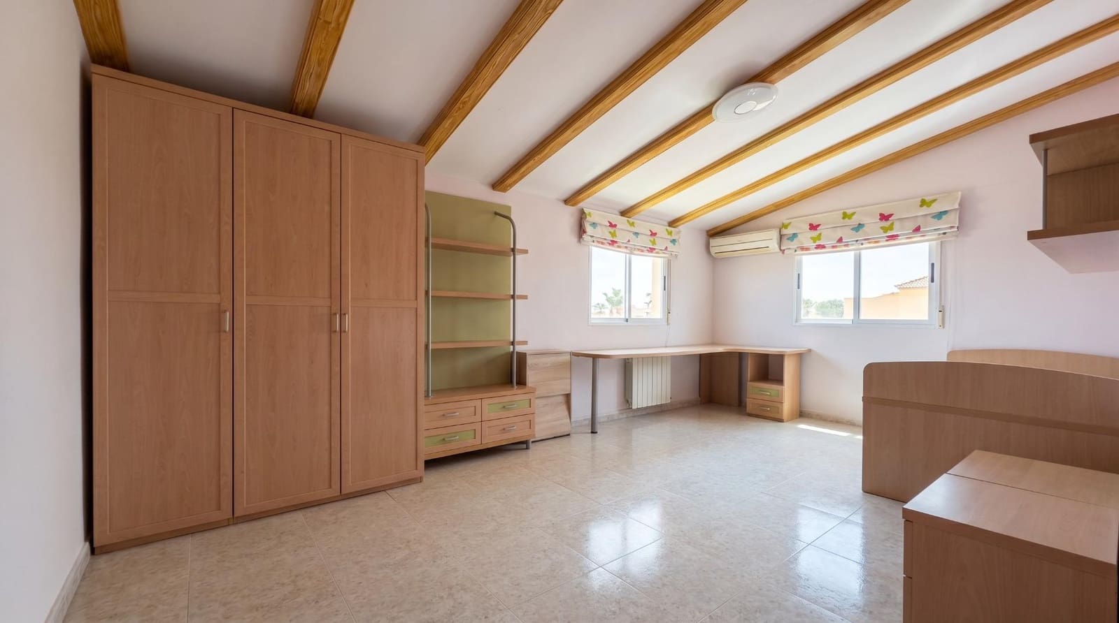 3 soveværelse Villa til salg i La Pobla de Vallbona med swimmingpool garage - € 465.000 (Ref: 9965359)
