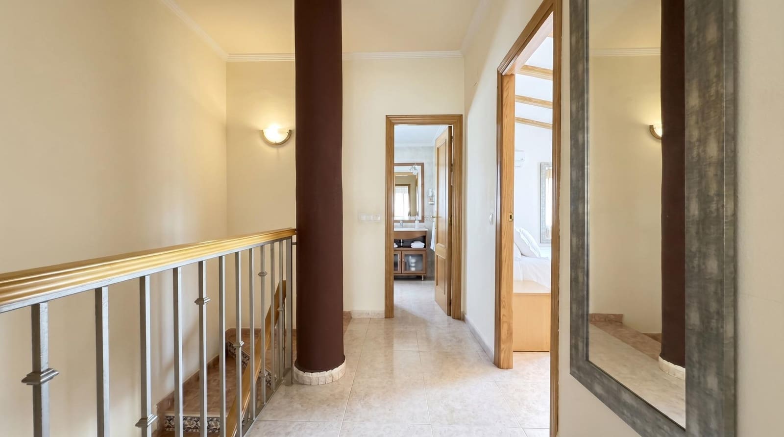 3 soveværelse Villa til salg i La Pobla de Vallbona med swimmingpool garage - € 465.000 (Ref: 9965359)