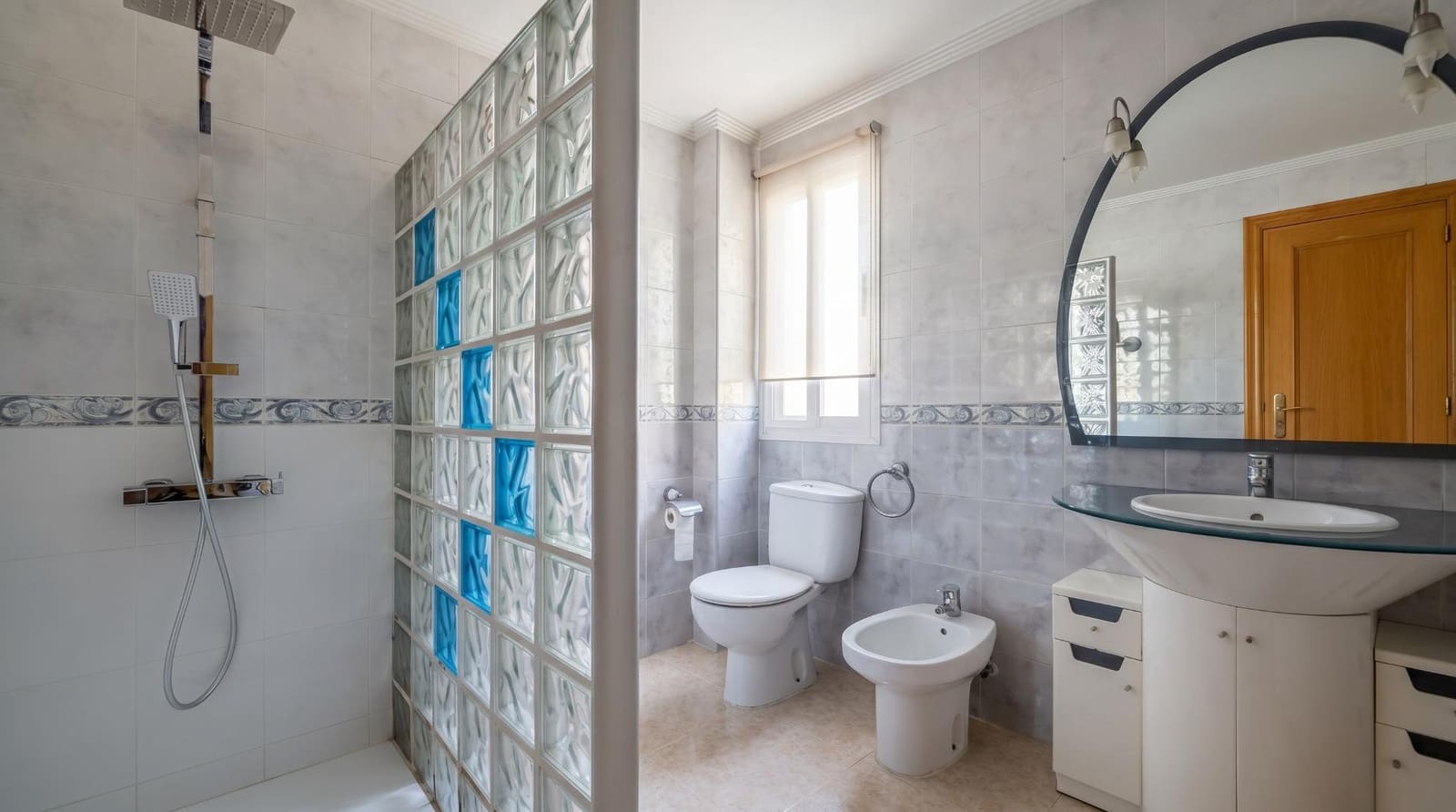 3 soveværelse Villa til salg i La Pobla de Vallbona med swimmingpool garage - € 465.000 (Ref: 9965359)