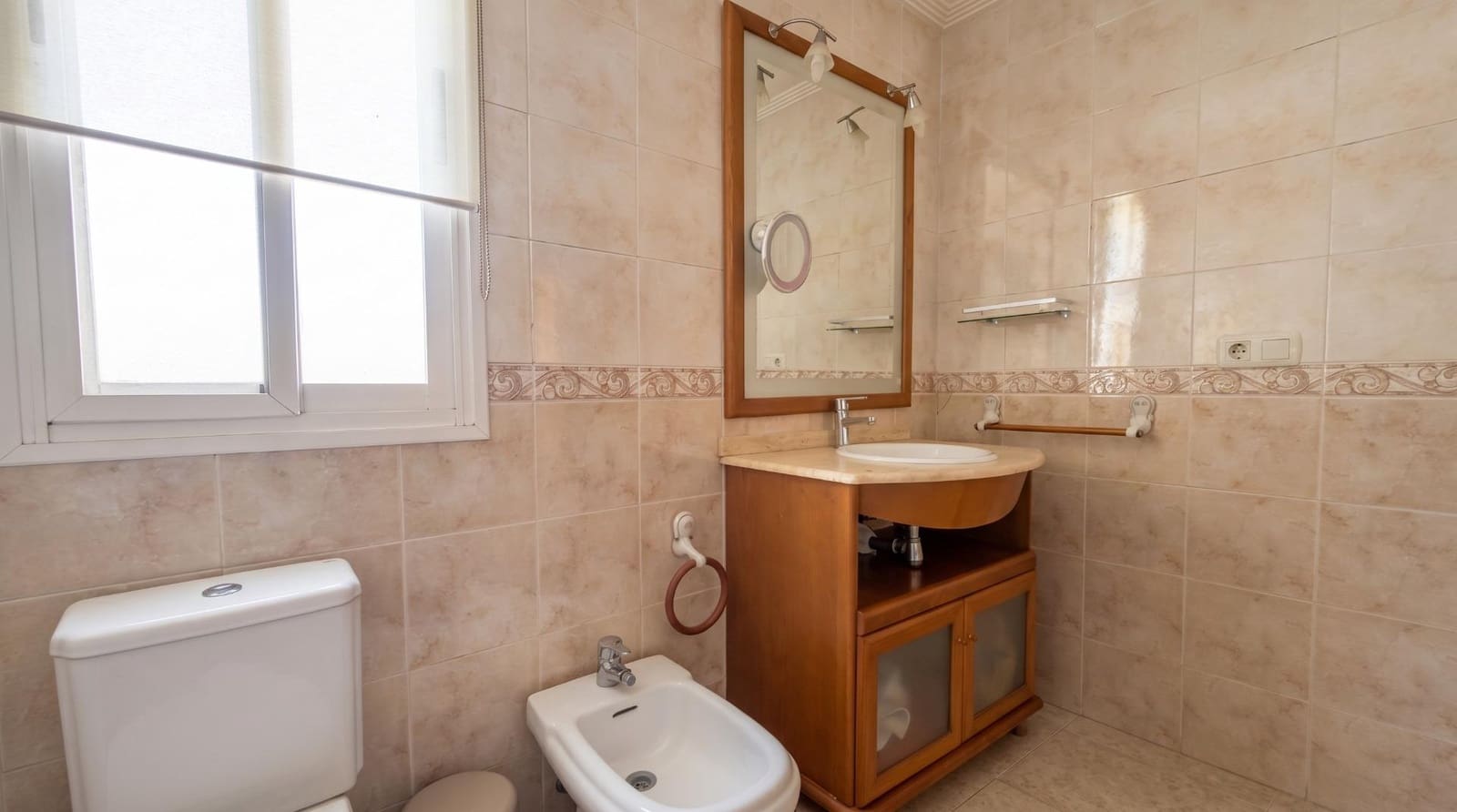 3 soveværelse Villa til salg i La Pobla de Vallbona med swimmingpool garage - € 465.000 (Ref: 9965359)