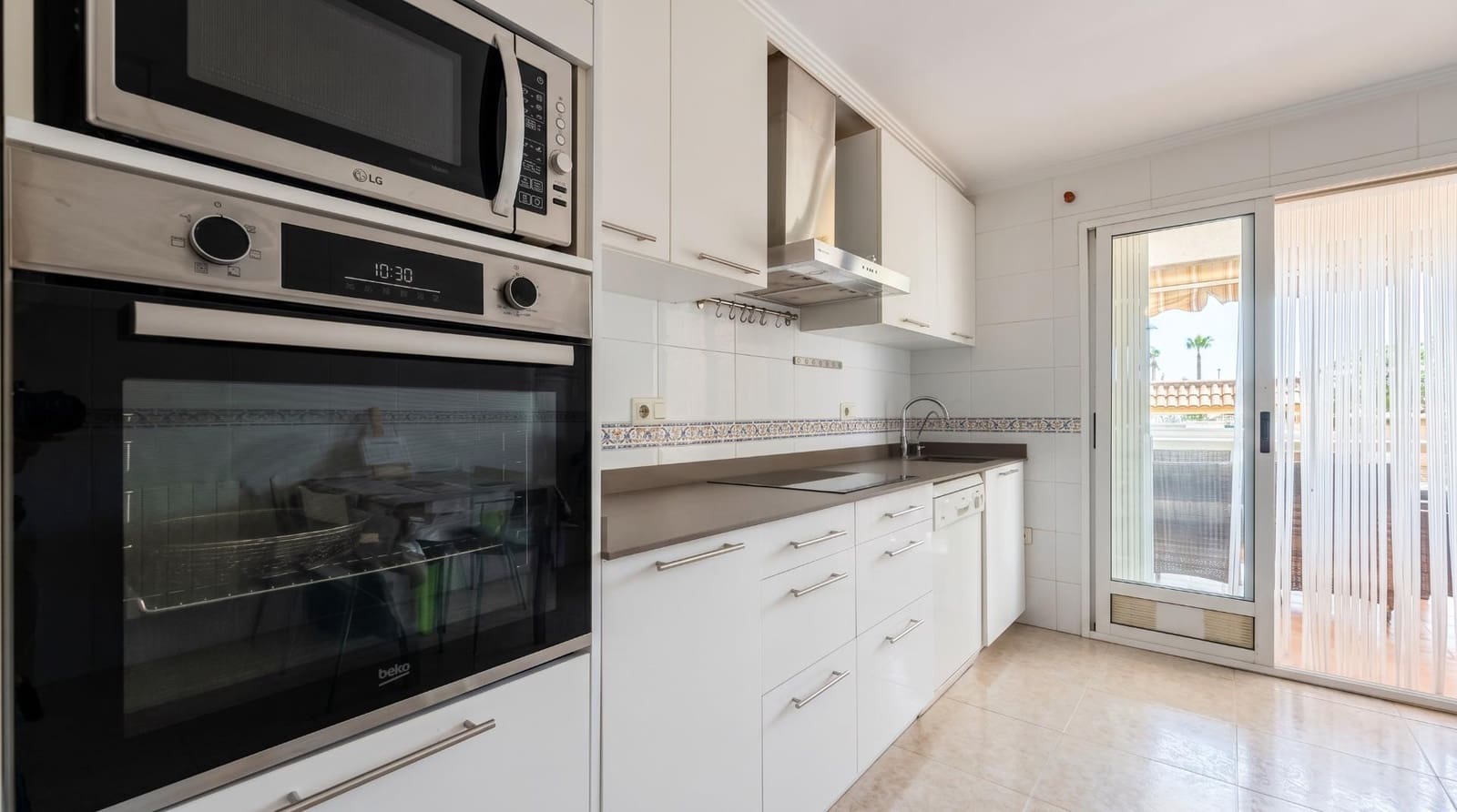 3 soveværelse Villa til salg i La Pobla de Vallbona med swimmingpool garage - € 465.000 (Ref: 9965359)