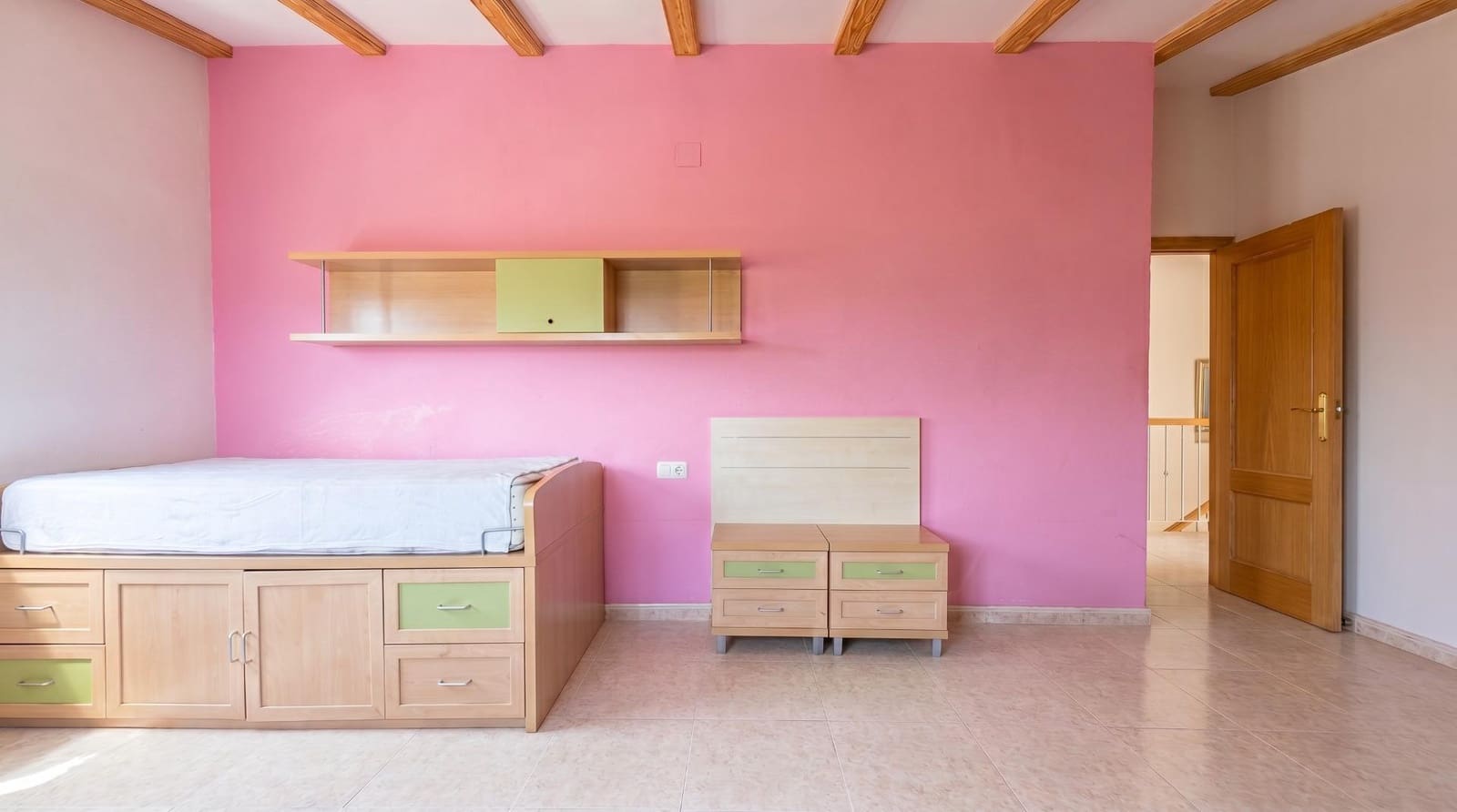3 soveværelse Villa til salg i La Pobla de Vallbona med swimmingpool garage - € 465.000 (Ref: 9965359)