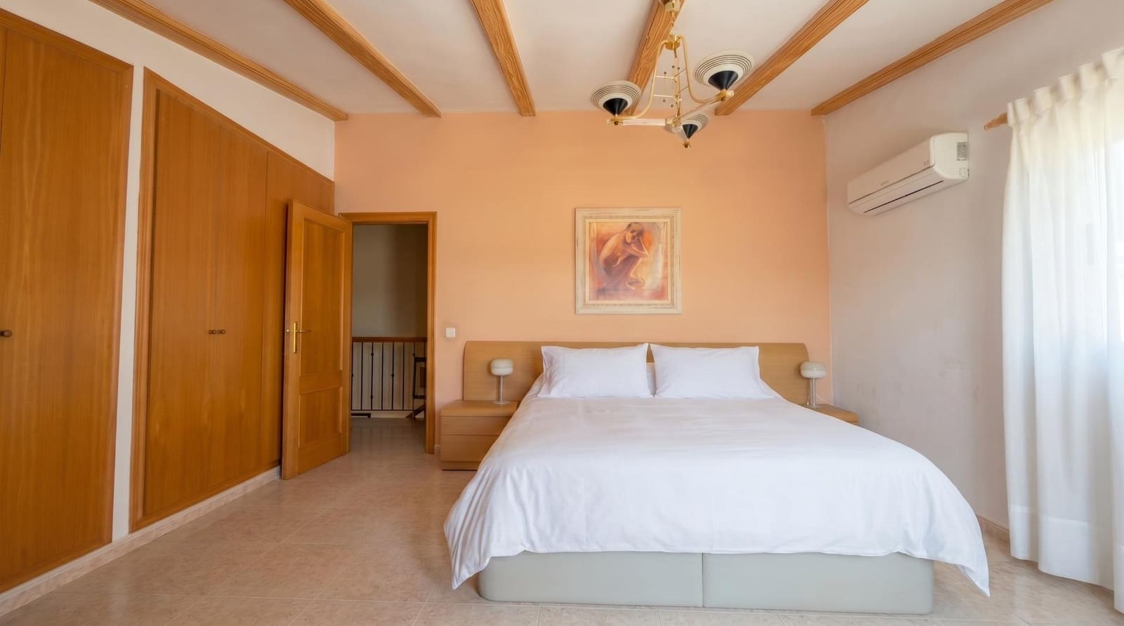 3 soveværelse Villa til salg i La Pobla de Vallbona med swimmingpool garage - € 465.000 (Ref: 9965359)