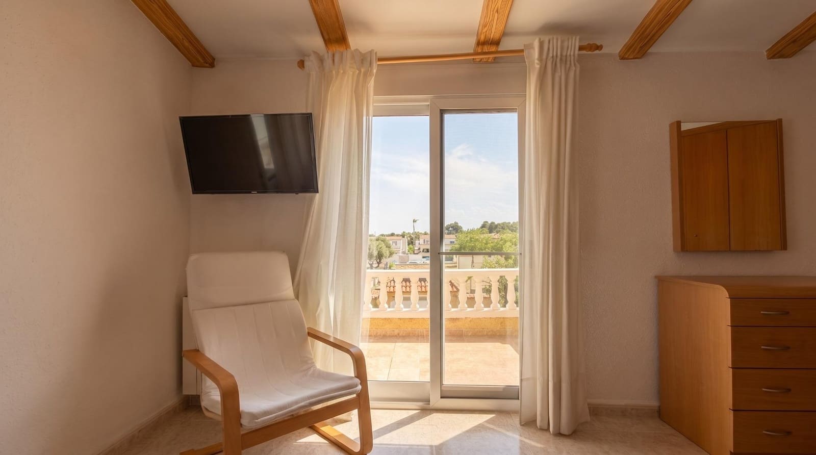 3 soveværelse Villa til salg i La Pobla de Vallbona med swimmingpool garage - € 465.000 (Ref: 9965359)