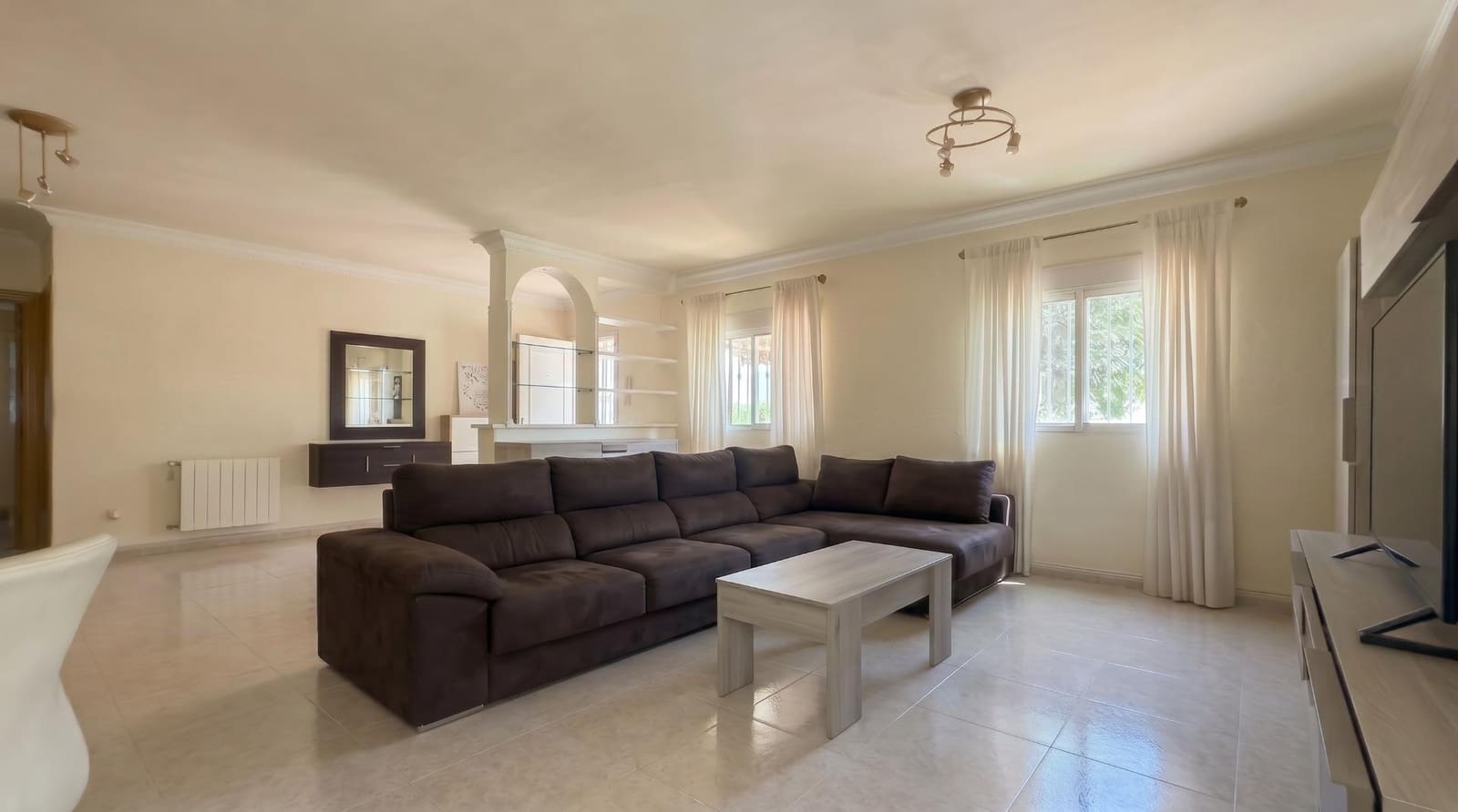 3 soveværelse Villa til salg i La Pobla de Vallbona med swimmingpool garage - € 465.000 (Ref: 9965359)