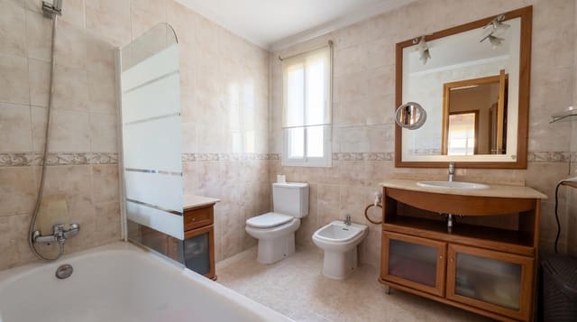 3 slaapkamer Villa te koop in La Pobla de Vallbona met zwembad garage - € 465.000 (Ref: 9965359)
