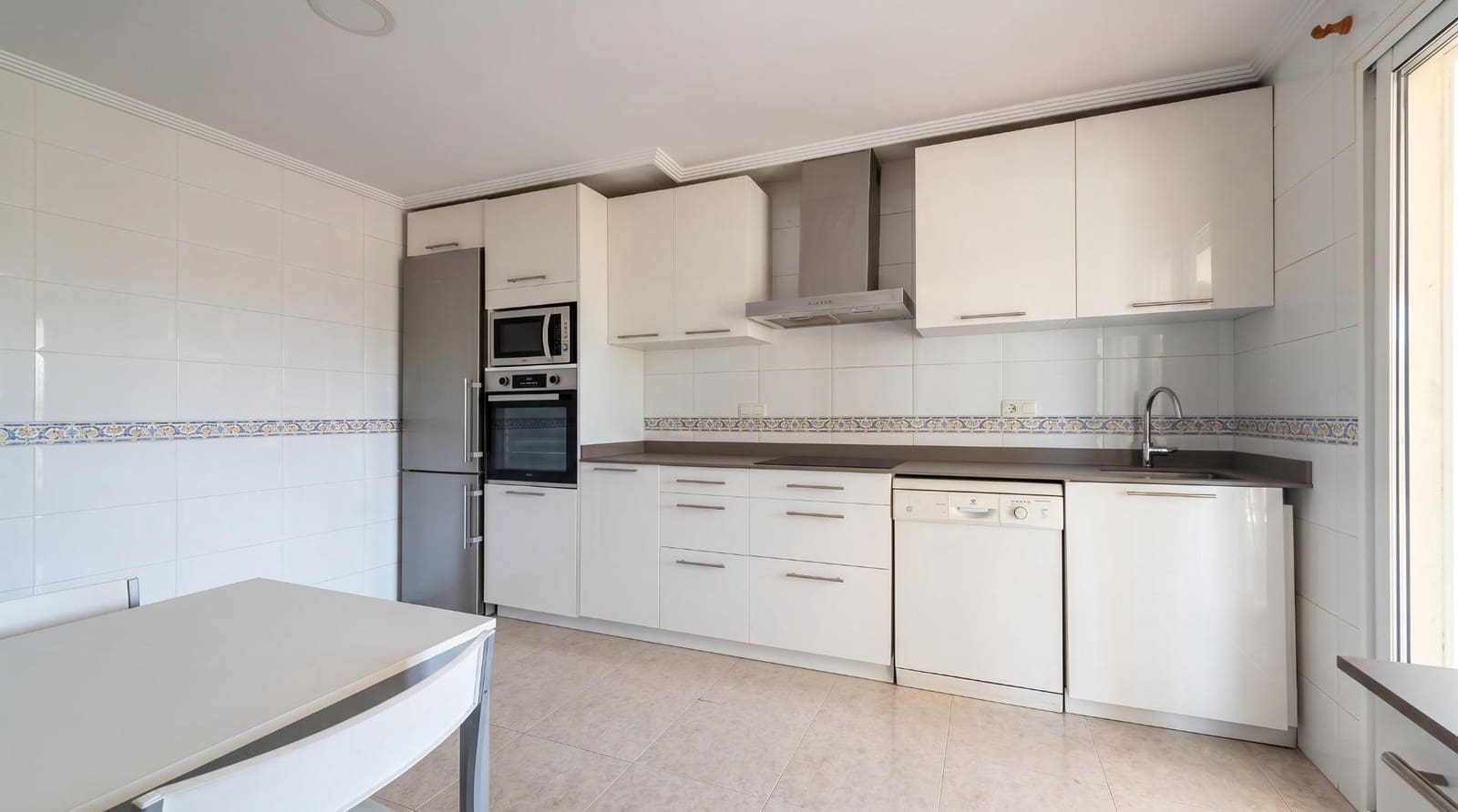 3 soveværelse Villa til salg i La Pobla de Vallbona med swimmingpool garage - € 465.000 (Ref: 9965359)