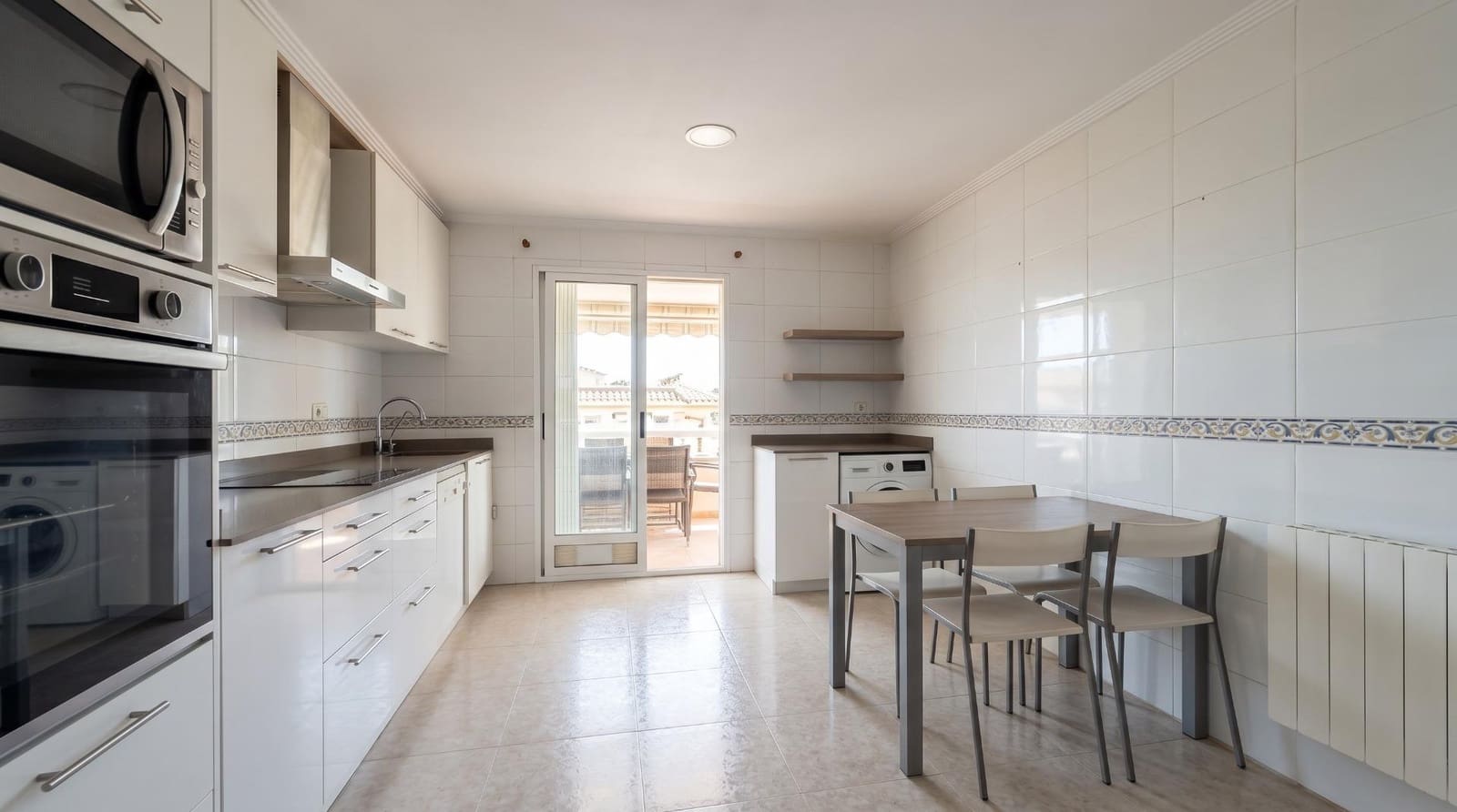 3 soveværelse Villa til salg i La Pobla de Vallbona med swimmingpool garage - € 465.000 (Ref: 9965359)