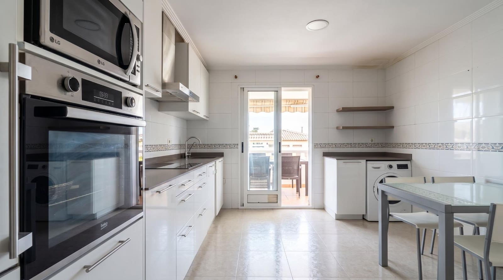 3 soveværelse Villa til salg i La Pobla de Vallbona med swimmingpool garage - € 465.000 (Ref: 9965359)