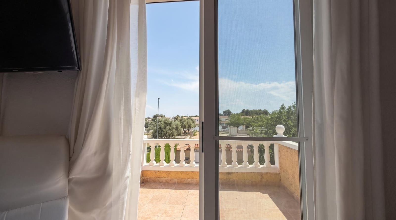 3 soveværelse Villa til salg i La Pobla de Vallbona med swimmingpool garage - € 465.000 (Ref: 9965359)