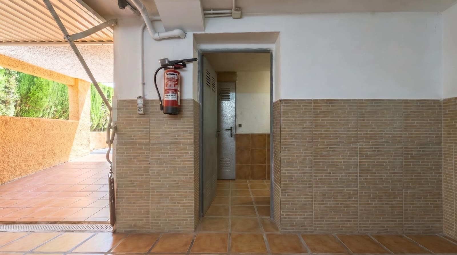 3 soveværelse Villa til salg i La Pobla de Vallbona med swimmingpool garage - € 465.000 (Ref: 9965359)