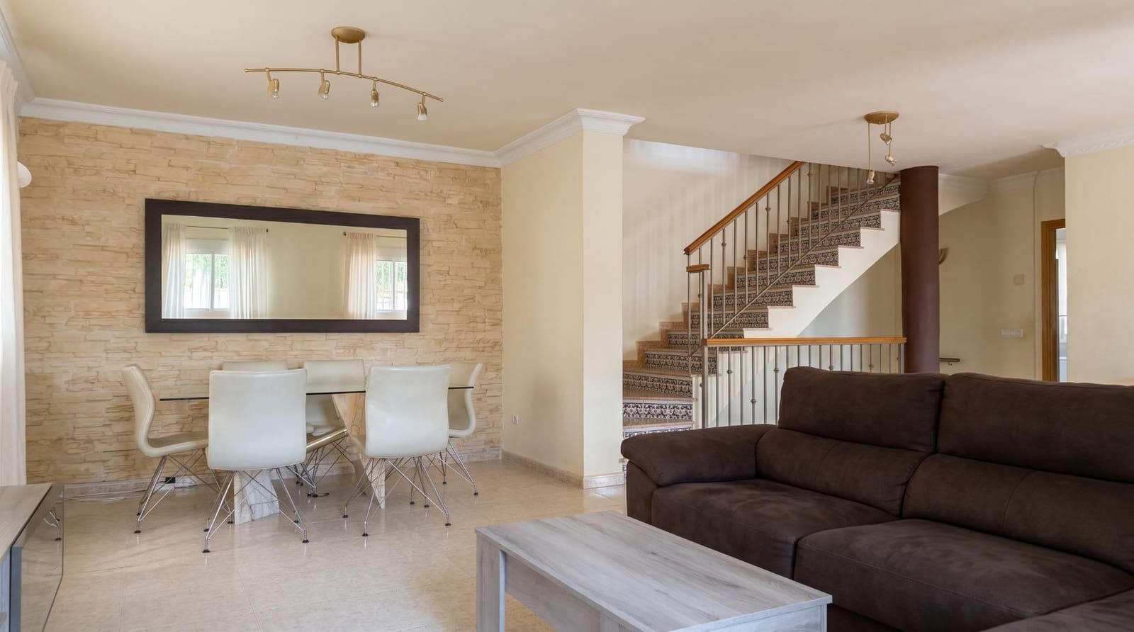 3 soveværelse Villa til salg i La Pobla de Vallbona med swimmingpool garage - € 465.000 (Ref: 9965359)