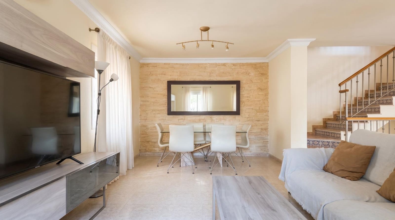3 soveværelse Villa til salg i La Pobla de Vallbona med swimmingpool garage - € 465.000 (Ref: 9965359)