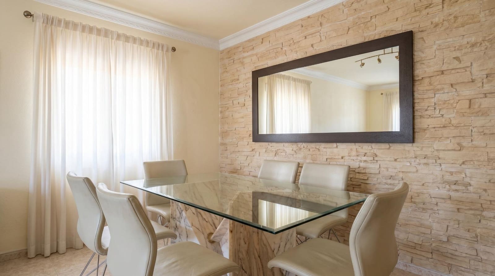3 soveværelse Villa til salg i La Pobla de Vallbona med swimmingpool garage - € 465.000 (Ref: 9965359)