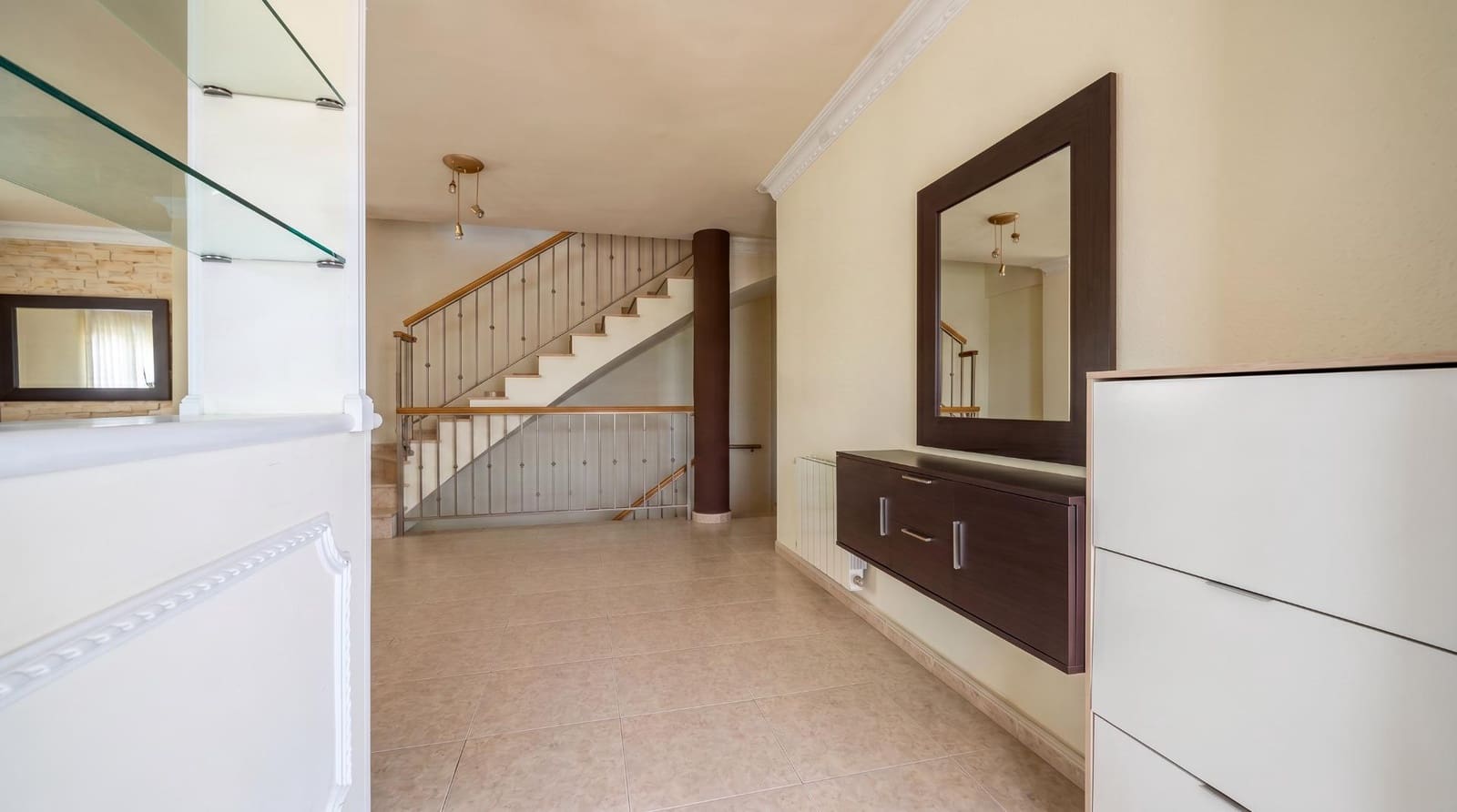 3 soveværelse Villa til salg i La Pobla de Vallbona med swimmingpool garage - € 465.000 (Ref: 9965359)