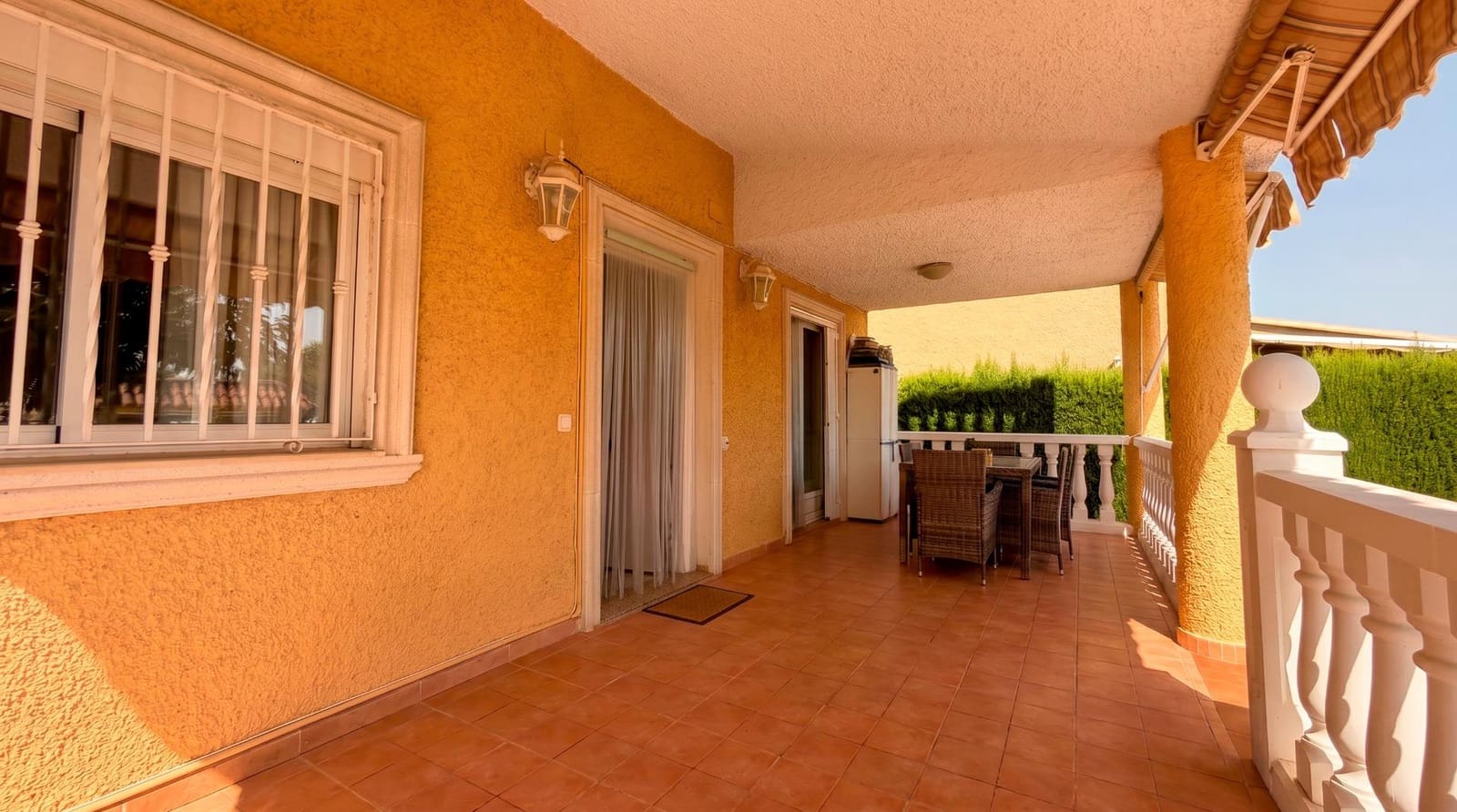 3 soveværelse Villa til salg i La Pobla de Vallbona med swimmingpool garage - € 465.000 (Ref: 9965359)