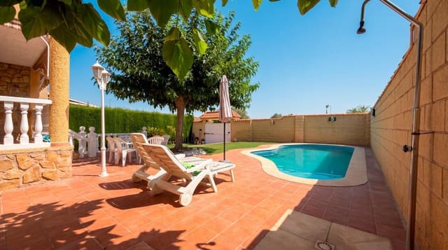 3 slaapkamer Villa te koop in La Pobla de Vallbona met zwembad garage - € 465.000 (Ref: 9965359)