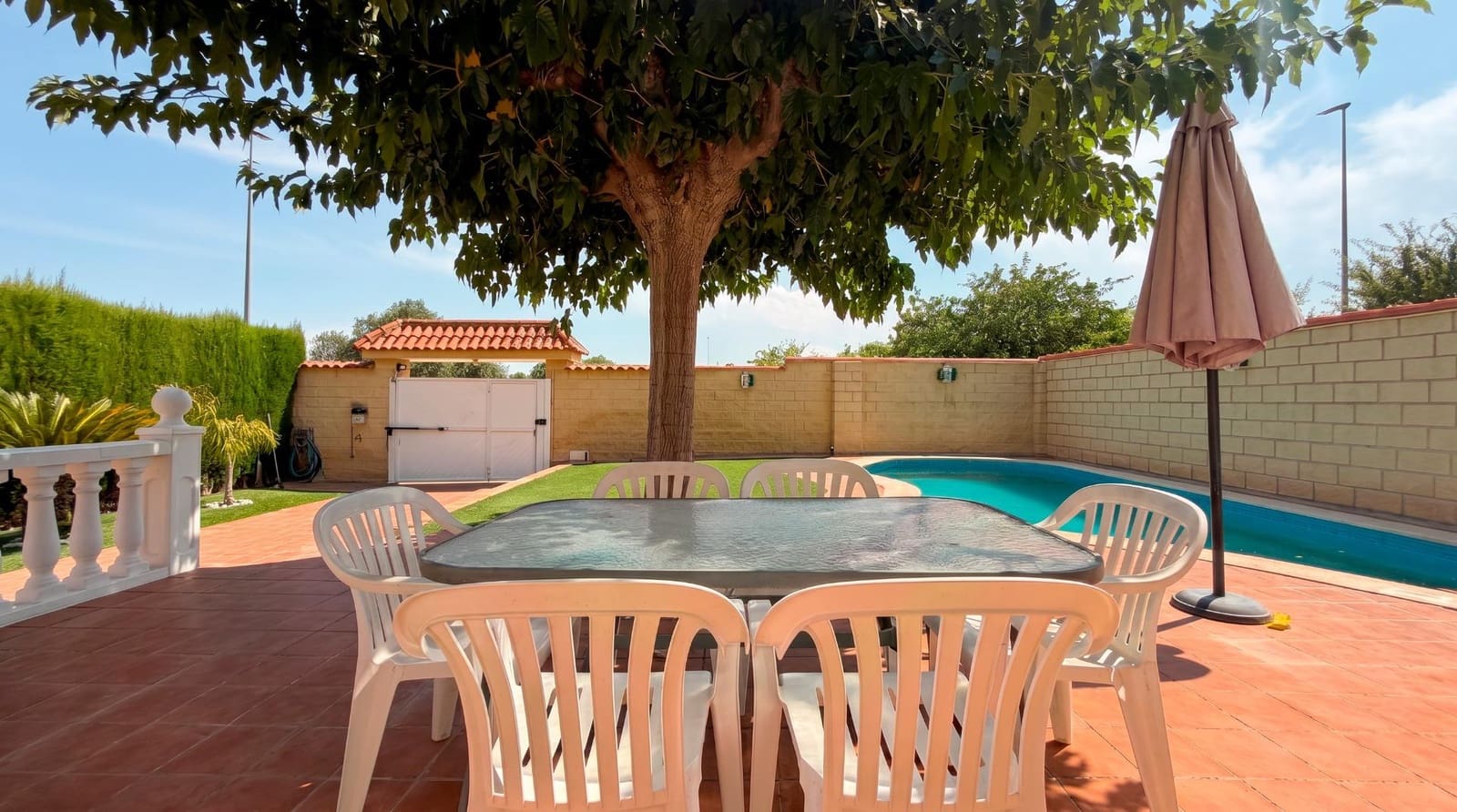 3 soveværelse Villa til salg i La Pobla de Vallbona med swimmingpool garage - € 465.000 (Ref: 9965359)