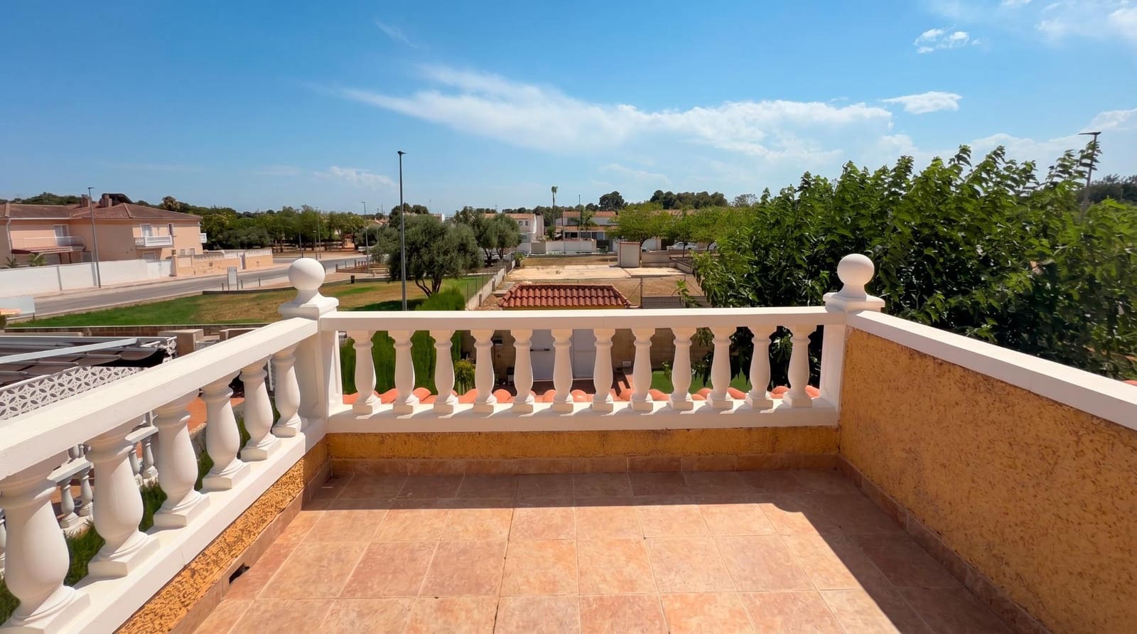 3 soveværelse Villa til salg i La Pobla de Vallbona med swimmingpool garage - € 465.000 (Ref: 9965359)