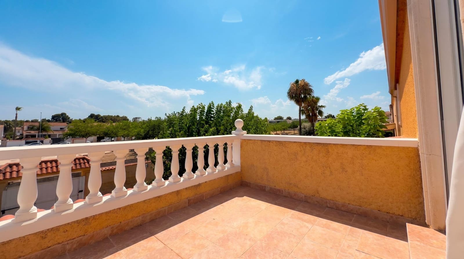 3 soveværelse Villa til salg i La Pobla de Vallbona med swimmingpool garage - € 465.000 (Ref: 9965359)