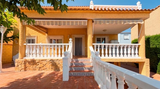 3 slaapkamer Villa te koop in La Pobla de Vallbona met zwembad garage - € 465.000 (Ref: 9965359)
