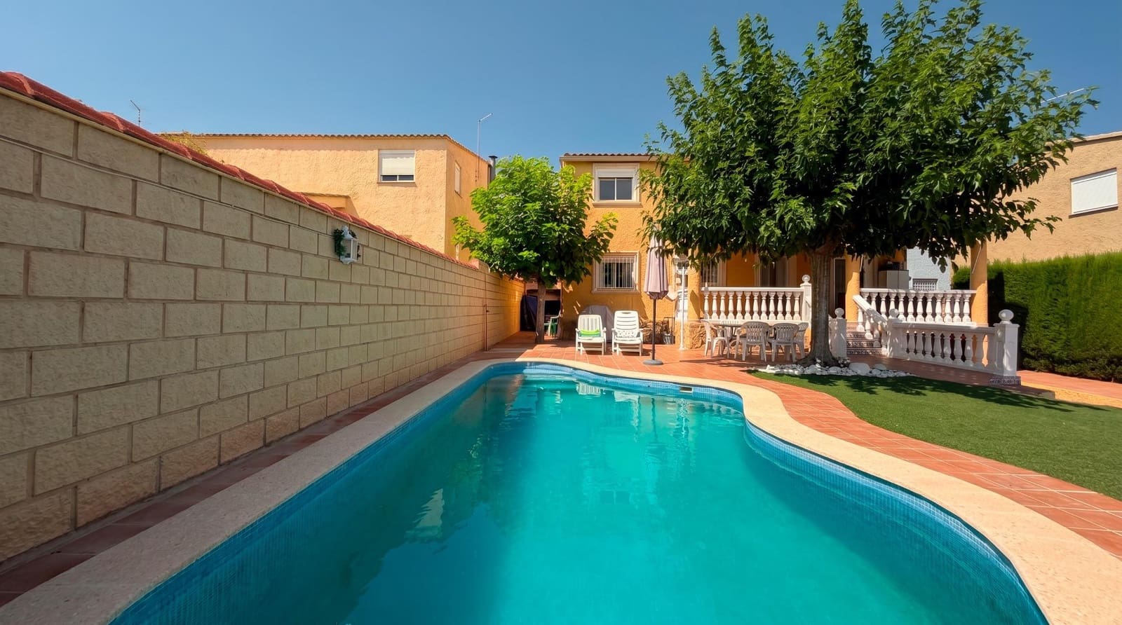 3 soveværelse Villa til salg i La Pobla de Vallbona med swimmingpool garage - € 465.000 (Ref: 9965359)