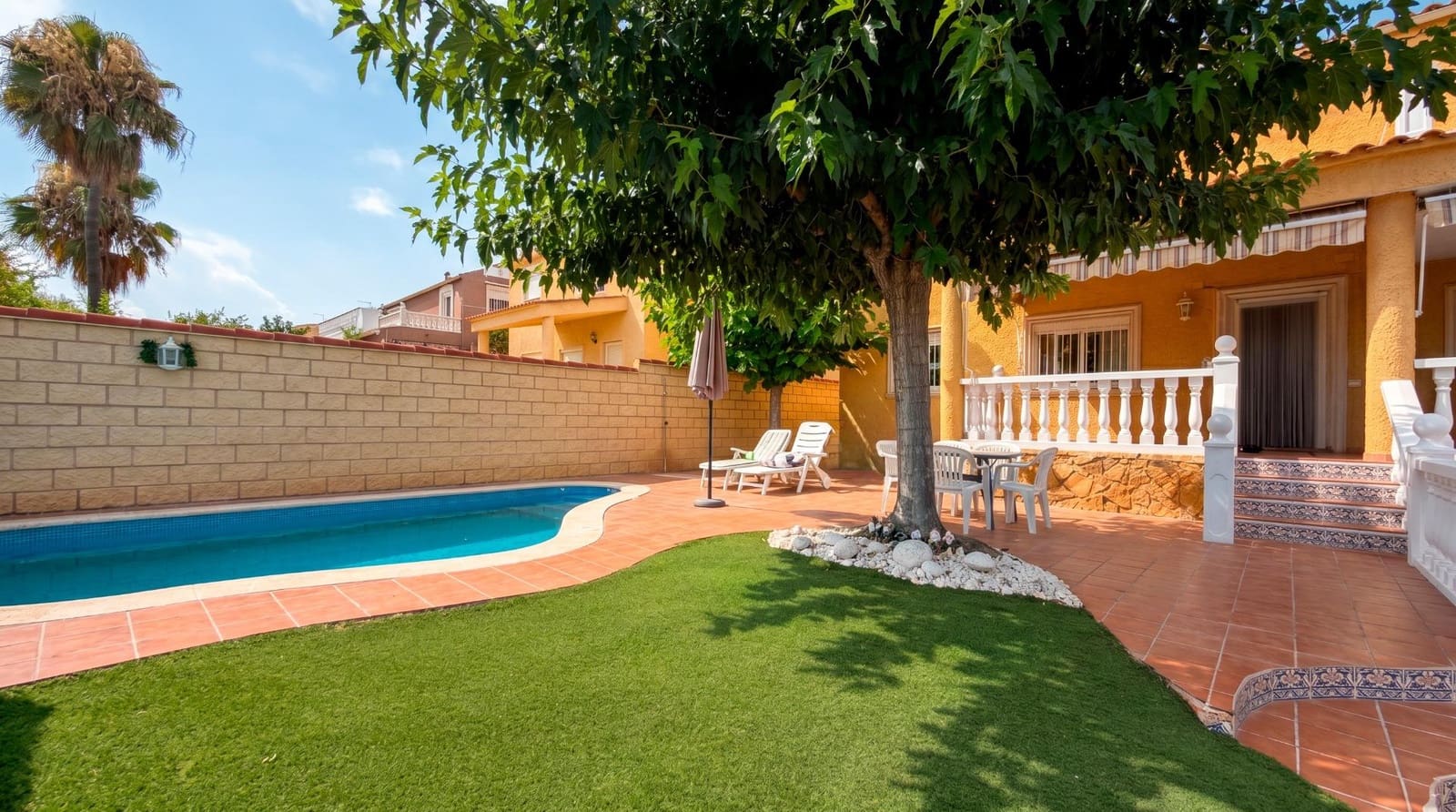 3 soveværelse Villa til salg i La Pobla de Vallbona med swimmingpool garage - € 465.000 (Ref: 9965359)
