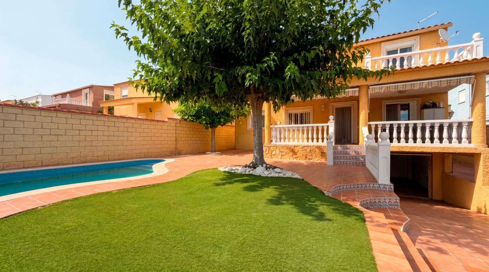 3 soveværelse Villa til salg i La Pobla de Vallbona med swimmingpool garage - € 465.000 (Ref: 9965359)