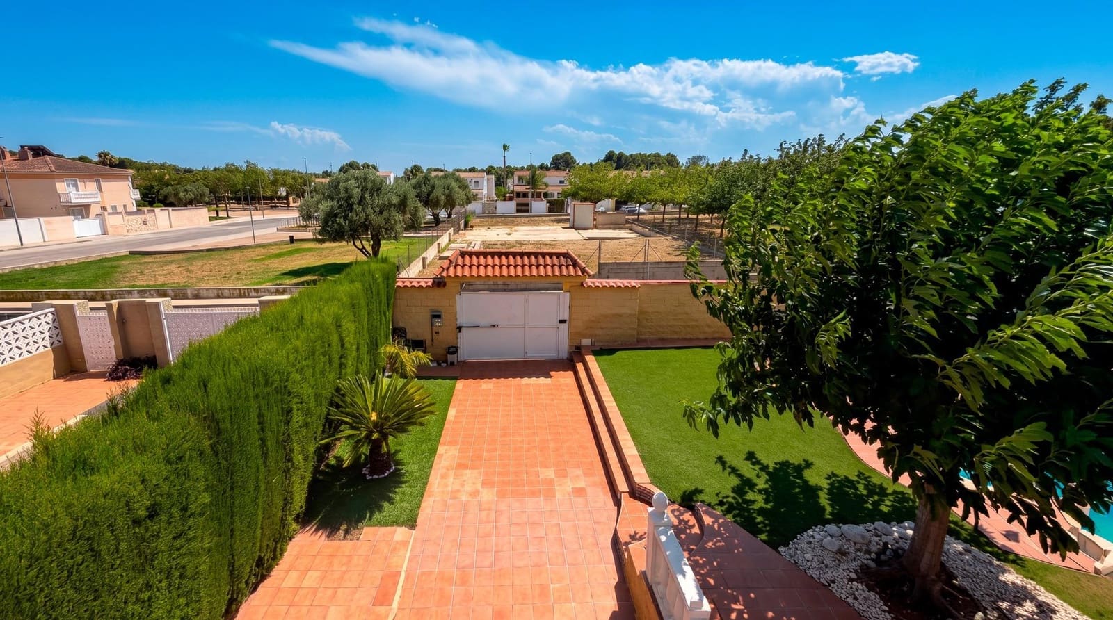 3 soveværelse Villa til salg i La Pobla de Vallbona med swimmingpool garage - € 465.000 (Ref: 9965359)