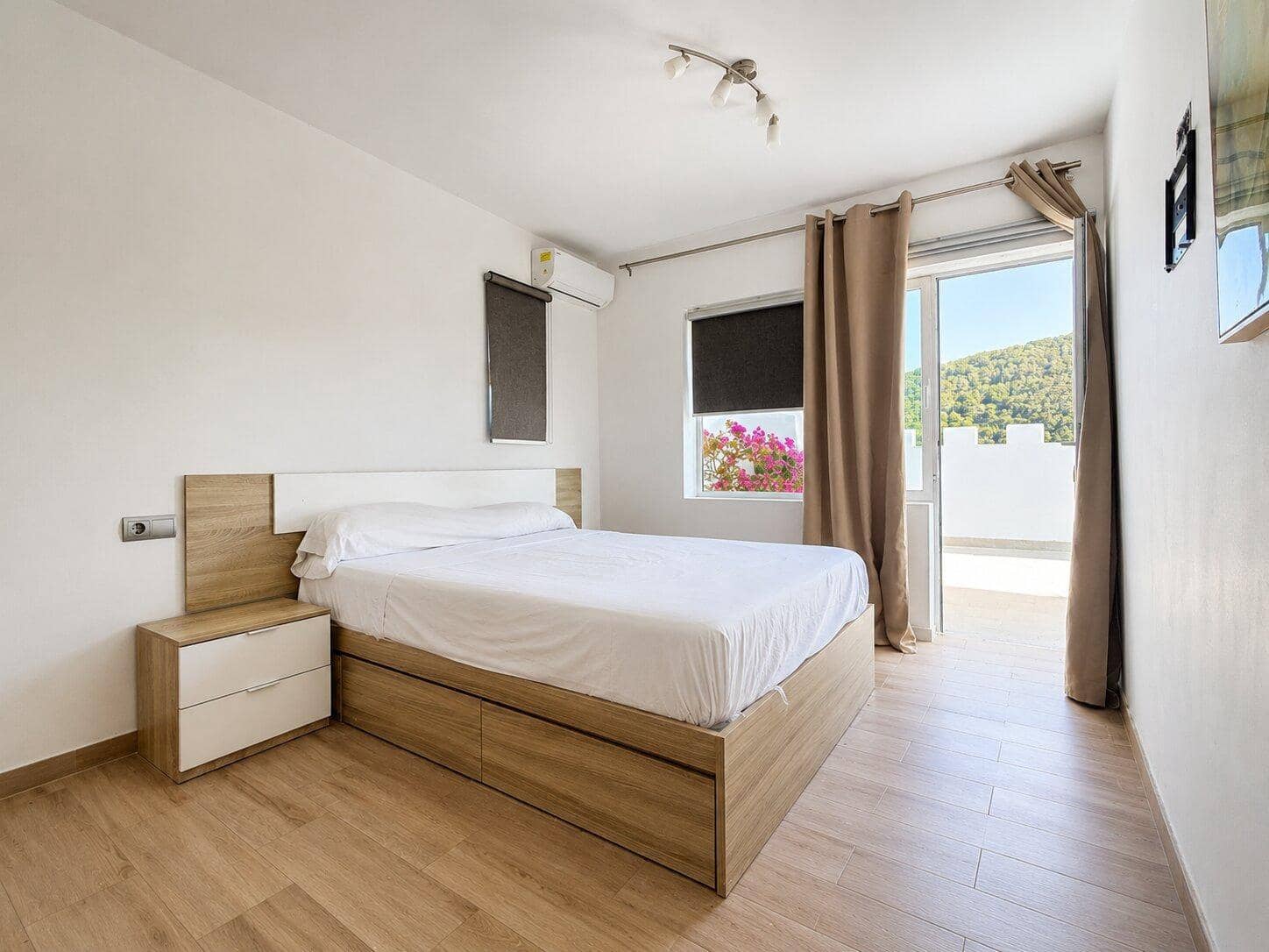3 soverom Villa til salgs i Ibiza by med svømmebasseng garasje - € 2 200 000 (Ref: 9997192)