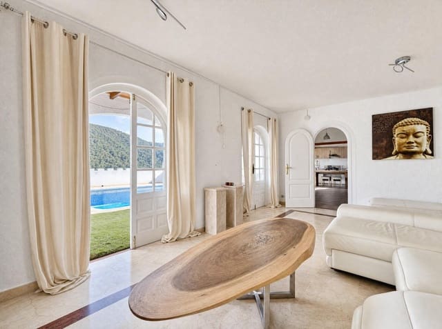 3 soverom Villa til salgs i Ibiza by med svømmebasseng garasje - € 2 200 000 (Ref: 9997192)
