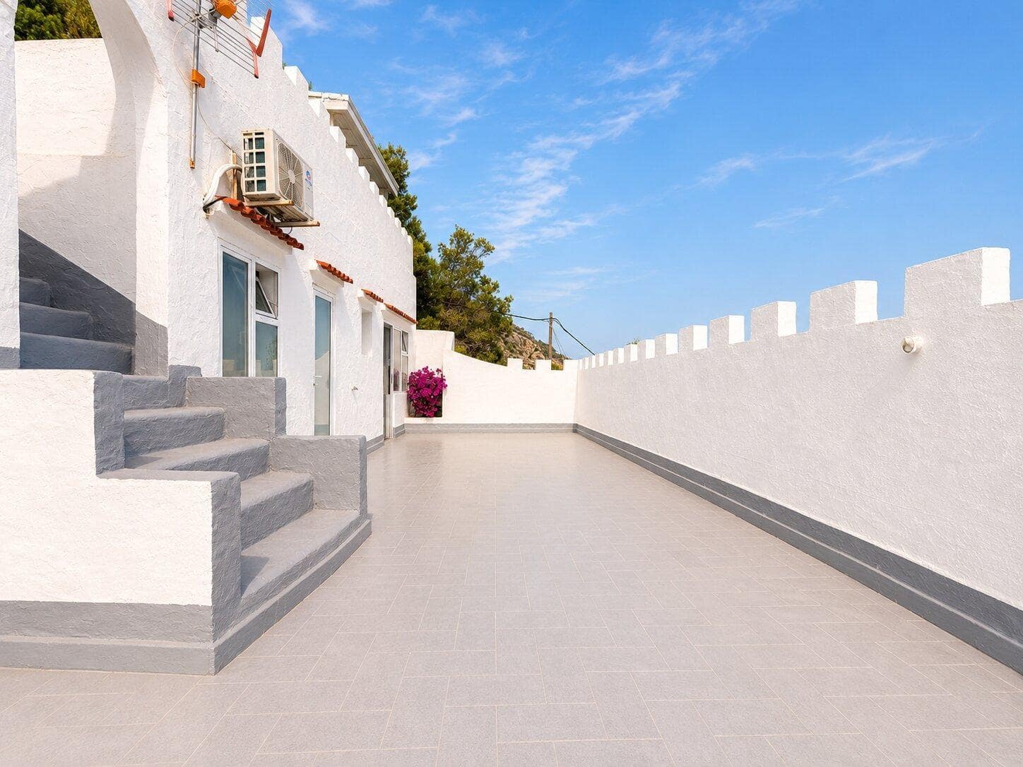 3 soverom Villa til salgs i Ibiza by med svømmebasseng garasje - € 2 200 000 (Ref: 9997192)