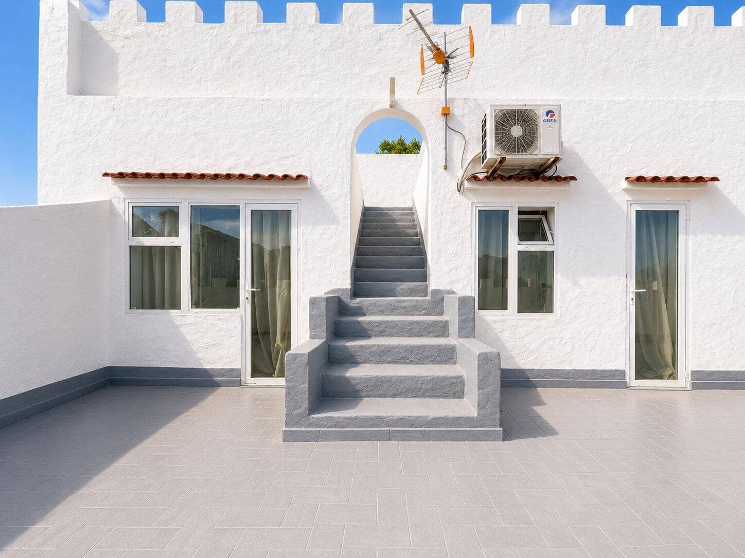 3 soverom Villa til salgs i Ibiza by med svømmebasseng garasje - € 2 200 000 (Ref: 9997192)