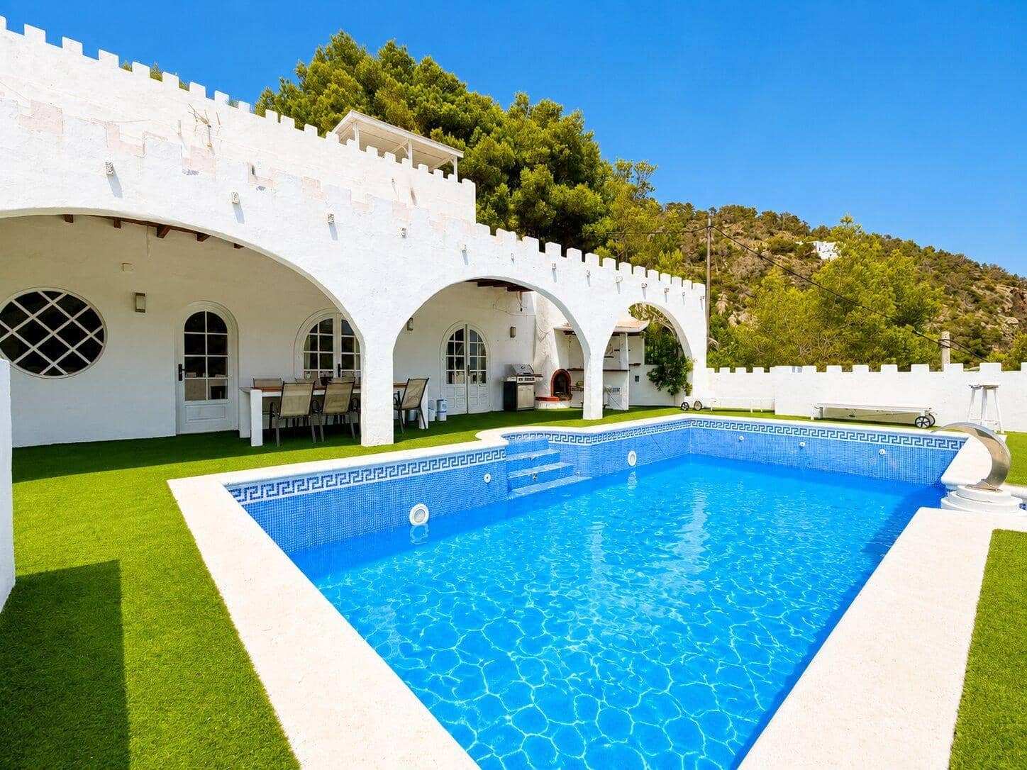 3 soverom Villa til salgs i Ibiza by med svømmebasseng garasje - € 2 200 000 (Ref: 9997192)