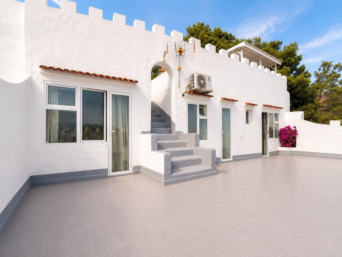 3 soverom Villa til salgs i Ibiza by med svømmebasseng garasje - € 2 200 000 (Ref: 9997192)