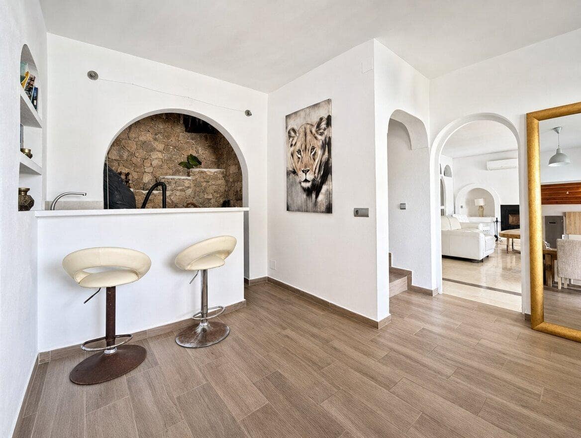3 soverom Villa til salgs i Ibiza by med svømmebasseng garasje - € 2 200 000 (Ref: 9997192)