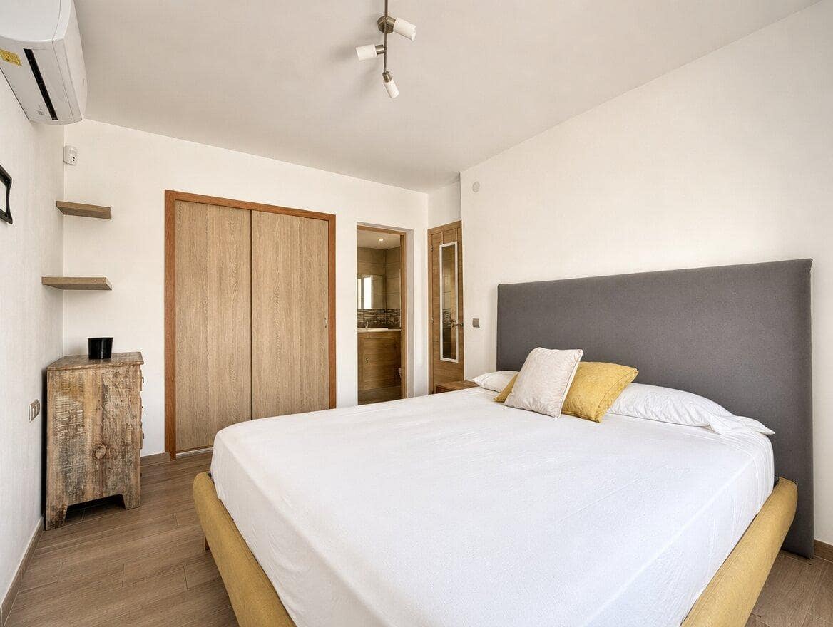 3 soverom Villa til salgs i Ibiza by med svømmebasseng garasje - € 2 200 000 (Ref: 9997192)