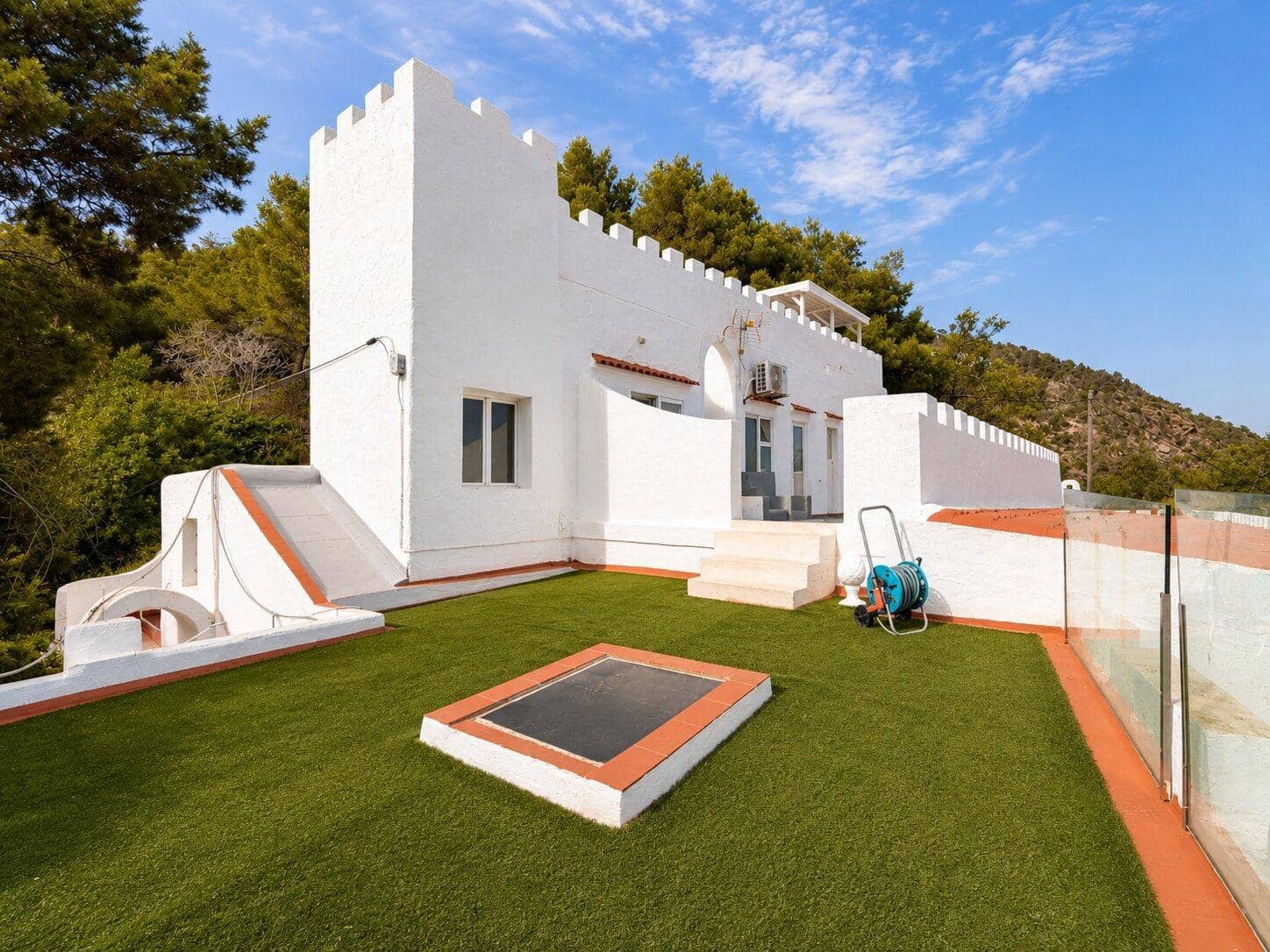 3 soverom Villa til salgs i Ibiza by med svømmebasseng garasje - € 2 200 000 (Ref: 9997192)