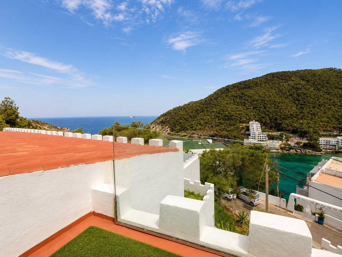 3 soverom Villa til salgs i Ibiza by med svømmebasseng garasje - € 2 200 000 (Ref: 9997192)
