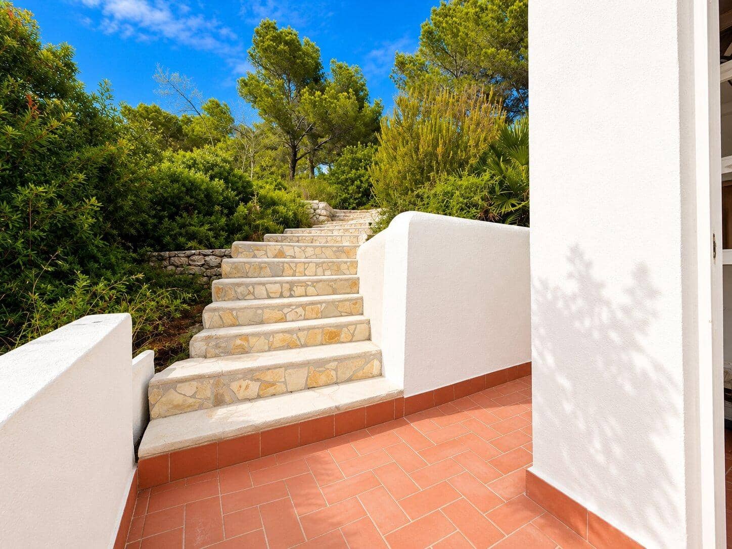 3 soverom Villa til salgs i Ibiza by med svømmebasseng garasje - € 2 200 000 (Ref: 9997192)