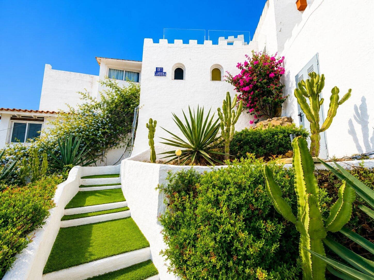3 soverom Villa til salgs i Ibiza by med svømmebasseng garasje - € 2 200 000 (Ref: 9997192)