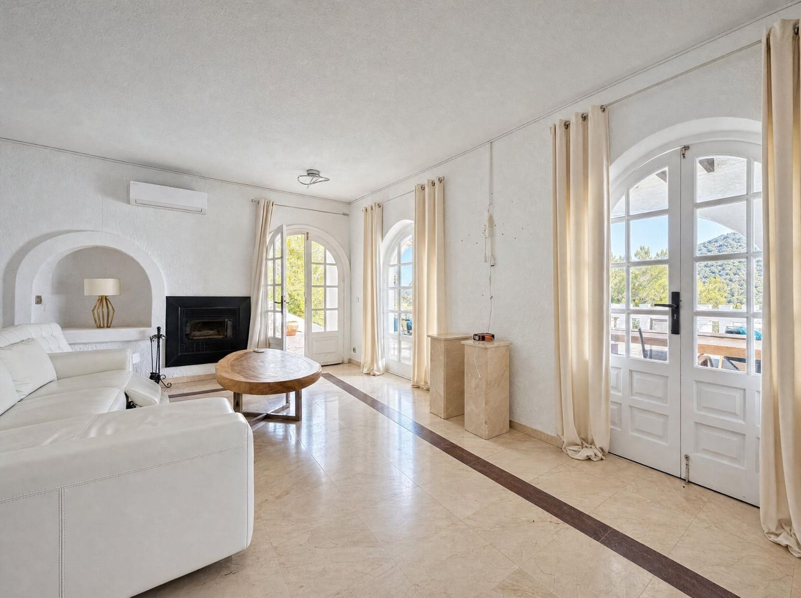 3 soverom Villa til salgs i Ibiza by med svømmebasseng garasje - € 2 200 000 (Ref: 9997192)
