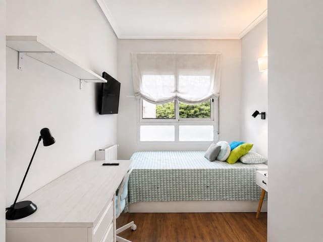 Appartement de 3 chambres à louer à Benimamet, Valence ville - 1 400 € (Ref: 10005579)