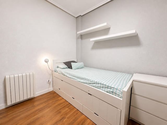Appartement de 3 chambres à louer à Benimamet, Valence ville - 1 400 € (Ref: 10005579)