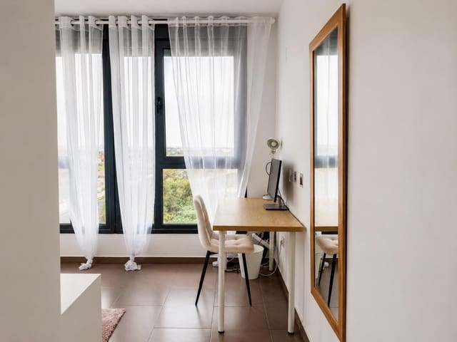 3 bedroom Flat for rent in La torre, Valencia city - € 1,400 (Ref: 10005580)