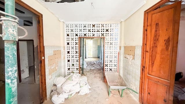 5 sovrum Hus till salu i Benimamet, Valencia stad - 159 000 € (Ref: 10005581)