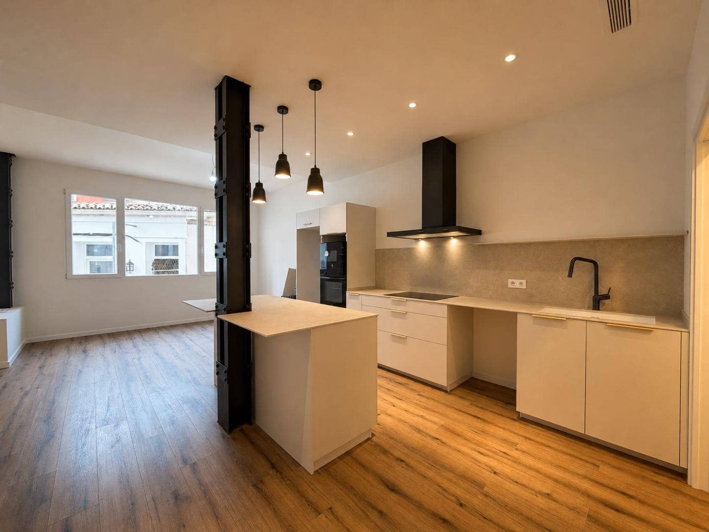 4 quarto Apartamento para arrendar em Valencia cidade - 3 000 € (Ref: 10037395)